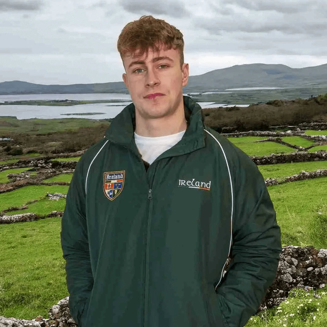 Browse our great selection of men's hoodies, sweatshirts, fleece and rain jackets.