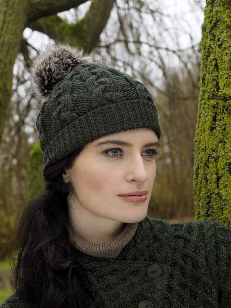 CABLE KNIT POM POM HAT X4844