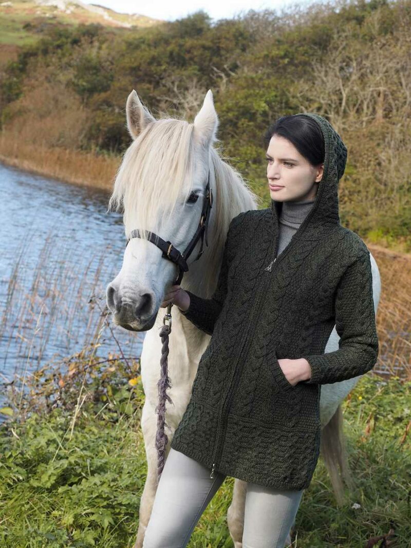 HOODED COAT WITH CELTIC KNOT ZIPPER HD4025