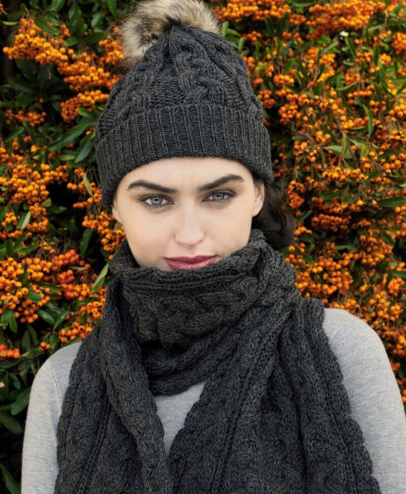 CABLE KNIT POM POM HAT X4844