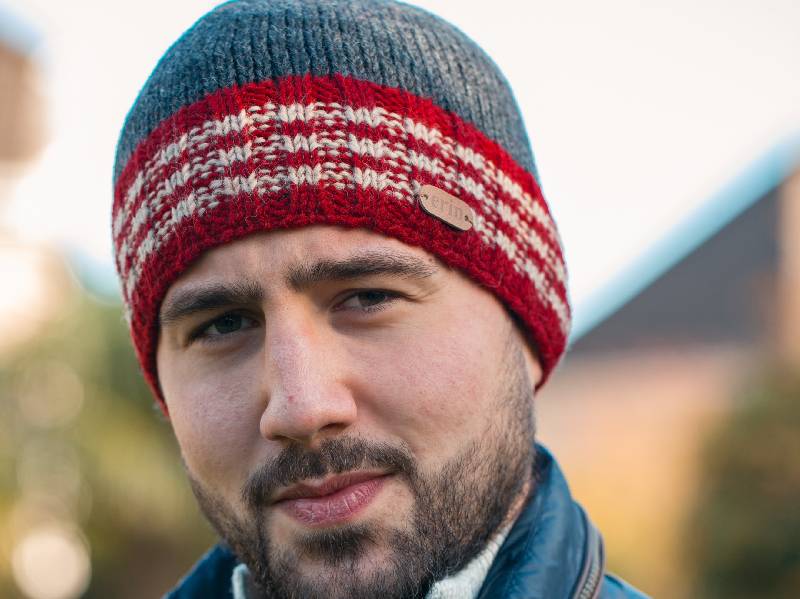 rib-pullon-hat-charcoal-red